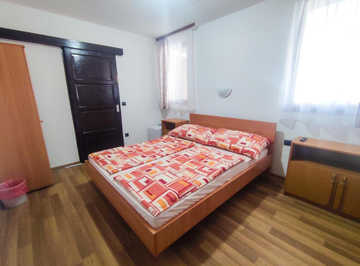 Viktoria Panzio Zamardi Otel Dış mekan fotoğraf