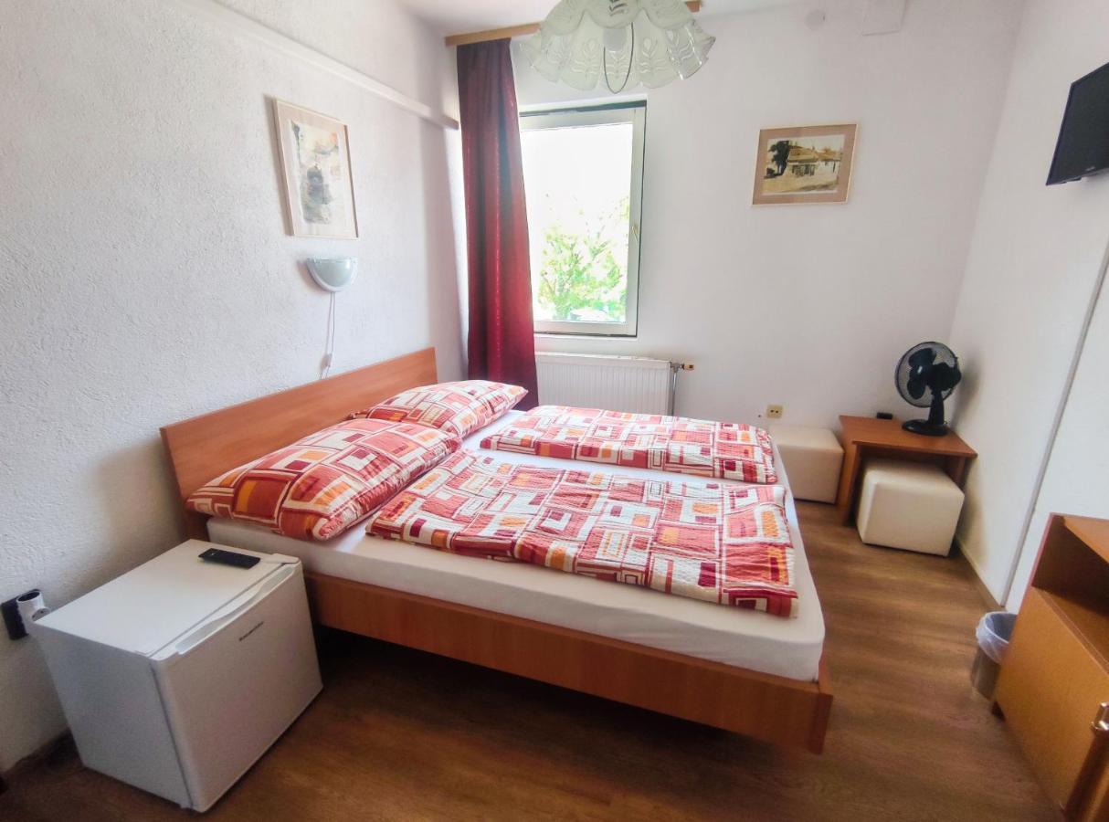 Viktoria Panzio Zamardi Otel Dış mekan fotoğraf