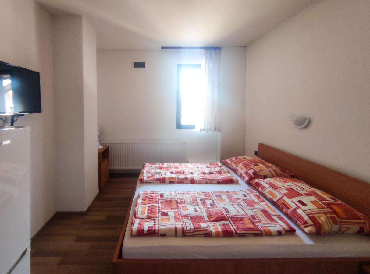 Viktoria Panzio Zamardi Otel Dış mekan fotoğraf