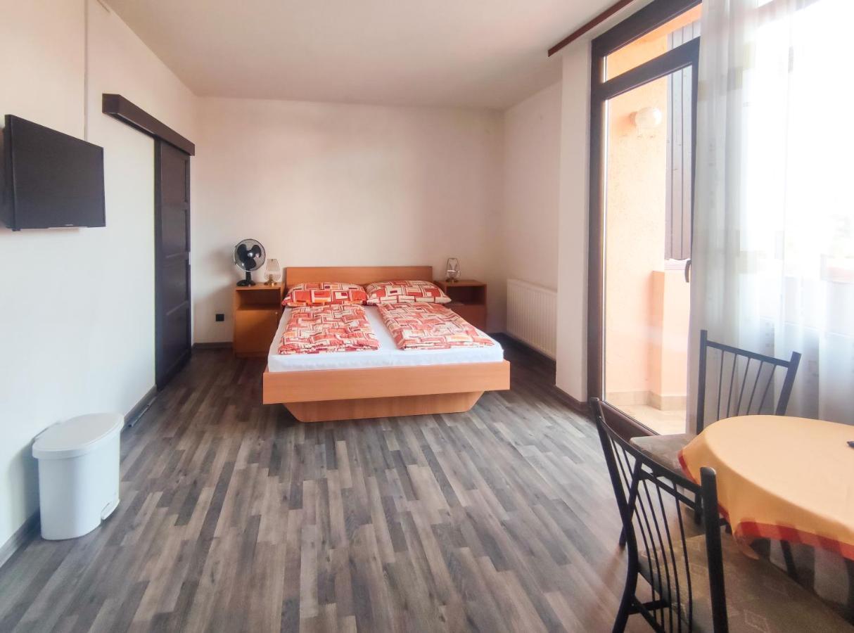 Viktoria Panzio Zamardi Otel Dış mekan fotoğraf