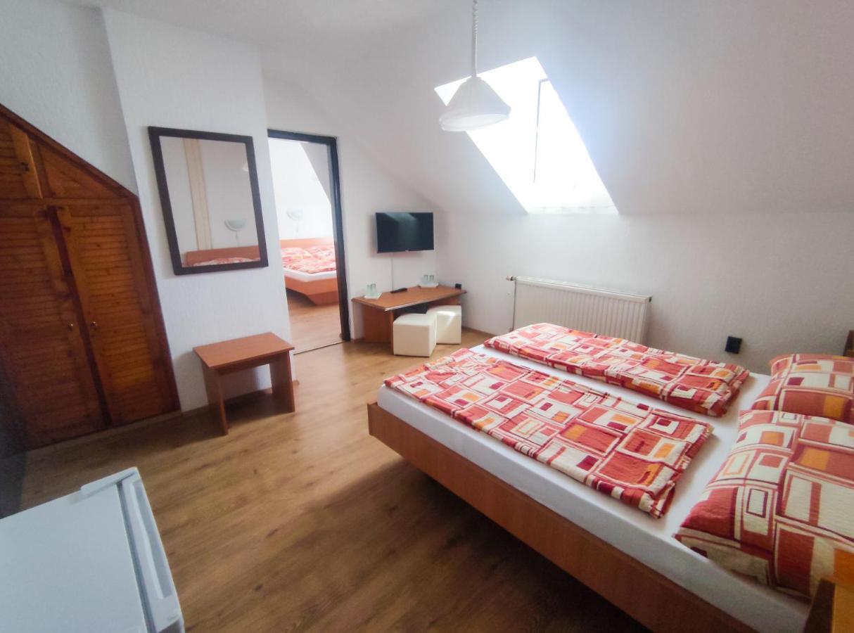 Viktoria Panzio Zamardi Otel Dış mekan fotoğraf