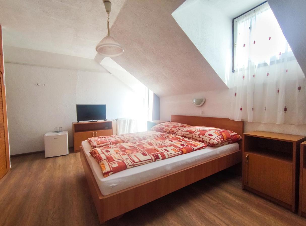 Viktoria Panzio Zamardi Otel Dış mekan fotoğraf