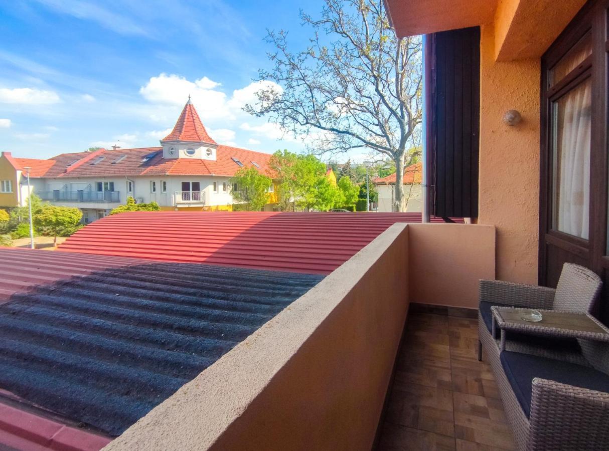 Viktoria Panzio Zamardi Otel Dış mekan fotoğraf