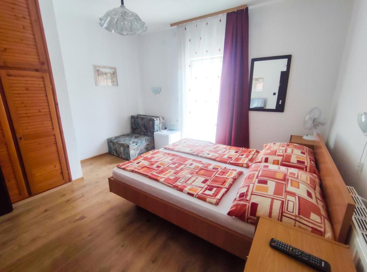 Viktoria Panzio Zamardi Otel Dış mekan fotoğraf