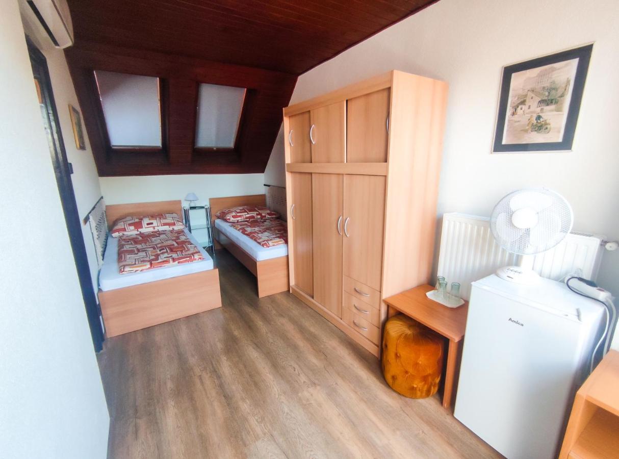 Viktoria Panzio Zamardi Otel Dış mekan fotoğraf