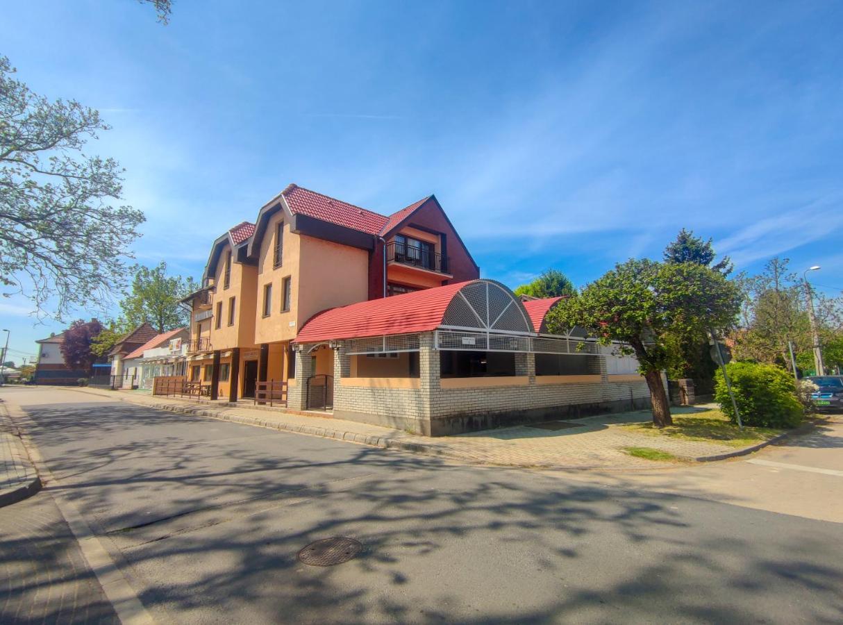 Viktoria Panzio Zamardi Otel Dış mekan fotoğraf