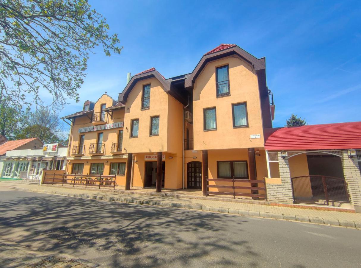Viktoria Panzio Zamardi Otel Dış mekan fotoğraf
